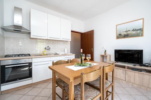 Apartments with a parking space Pag - 15765 - image 6