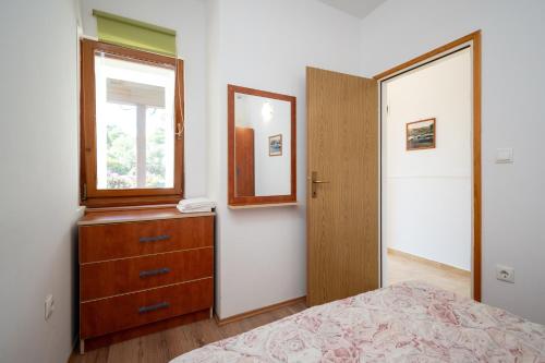 Apartment Veli Rat 438b - image 10