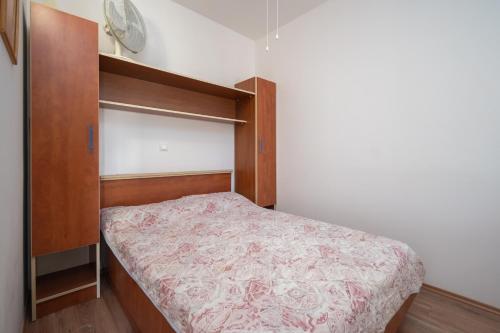 Apartment Veli Rat 438b - image 12