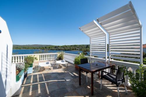 Apartment Veli Rat 438b - image 4