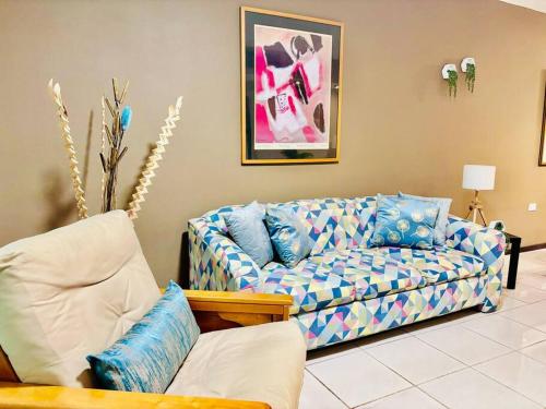 Beachside famous resort, pool, night life,full AC