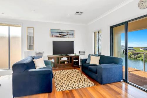Lazy Lodge on Blanche - A Family Escape on the River in Hindmarsh Island