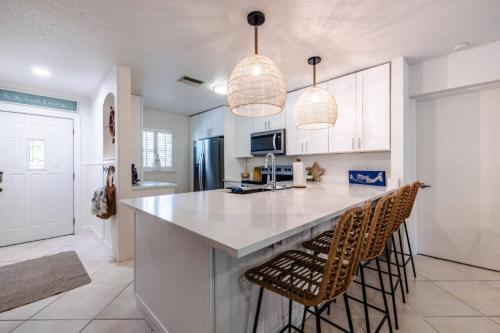 Catch the Breeze on Crystal Beach in Palm Harbor, USA