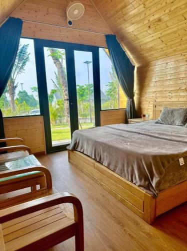 Yellow Homestay