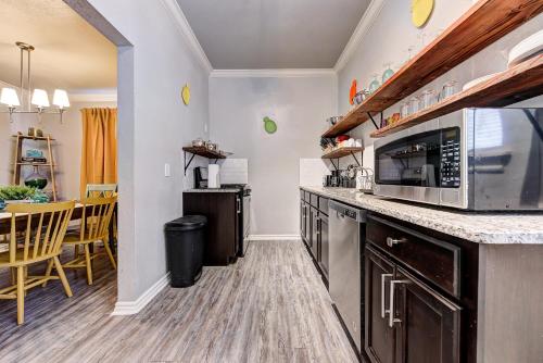 Beachy Family 3 units in 1 near Uptown & Asian District in Oklahoma City, USA