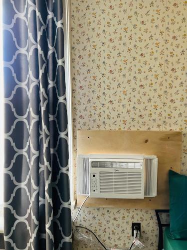Private Room Minutes from Downtown A in Hartford, USA