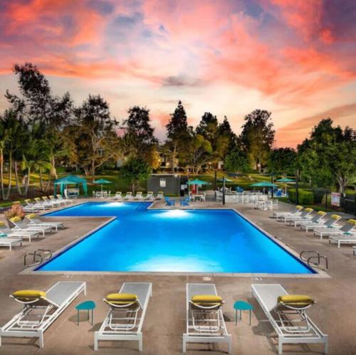 Massive Empress Suite Near Beaches & Downtown in Oceanside, USA