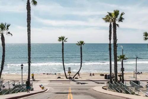 Massive Empress Suite Near Beaches & Downtown in Oceanside, USA