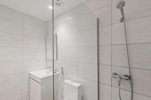 Lovely studio fully equipped near subway N5 - image 9