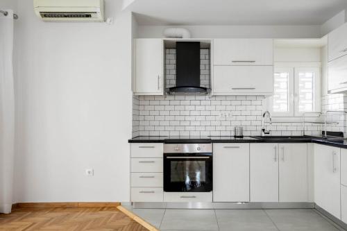 Dew 1-Bedroom Apartment in Athens - image 4
