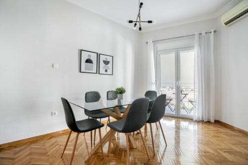 Dew 1-Bedroom Apartment in Athens - image 2