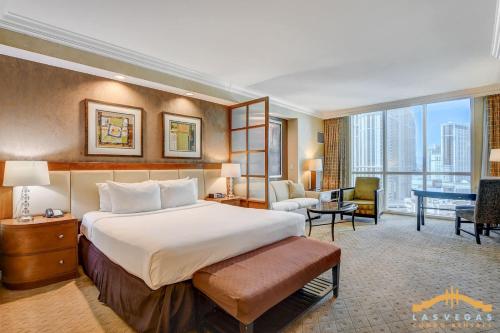 Strip Views, King Bed & Jacuzzi - MGM Signature, Las Vegas