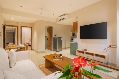 ELIVAAS 1 BHK with Jacuzzi & Lift - Kamerios Brisa, Goa