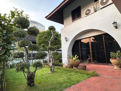 Newly-renovated Modern Private Thai Villa with Swimming Pool