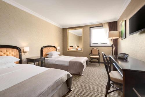 Ramada by Wyndham Sofia City Center - image 8