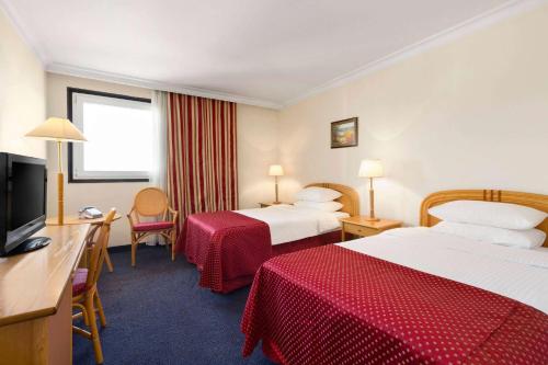 Ramada by Wyndham Sofia City Center - image 3