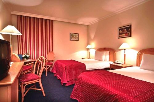 Ramada by Wyndham Sofia City Center - image 3