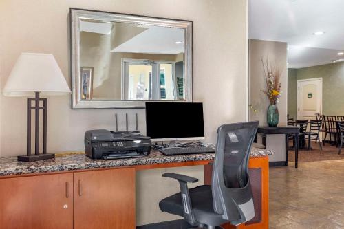 Quality Inn & Suites Livermore - image 12