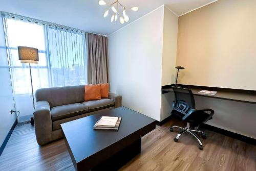 601842461 La Quinta by Wyndham Quito