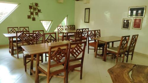 Inn Pondiville Forest Retreat