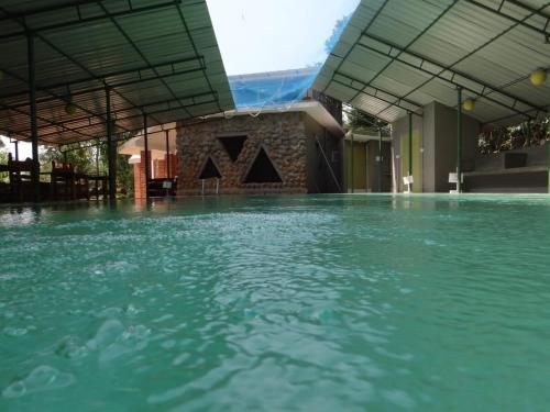 Inn Pondiville Forest Retreat