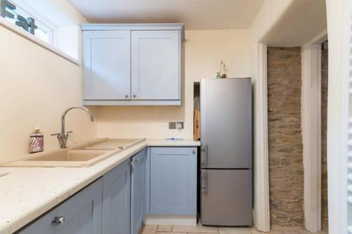 Charming stone cottage in the heart of Tetbury in เท็ทบูรีย์