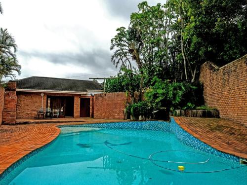 Swimming pool, Buffalo View Lodge in Stirling