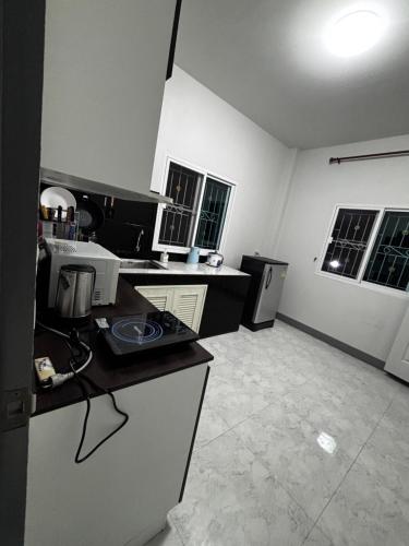 Kitchen, Peaceful 3 Bedroom House Easy Access to Chiang Mai near Mae Jo University