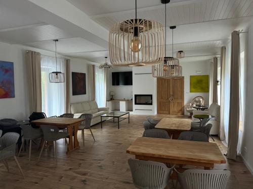 Tkalcovna U Zlatého potoka (Tkalcovna U Zlateho potoka) in Bystré