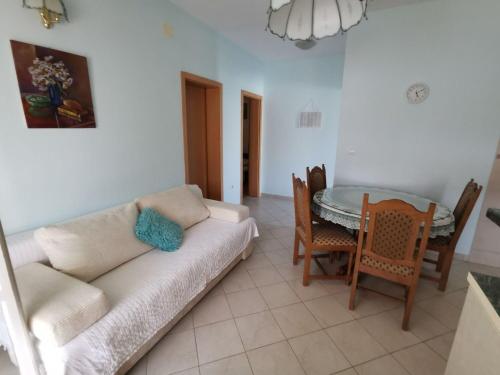 2 bedrooms, 3 beds