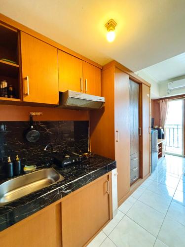 Kitchen, Room Transit 3jam Apartemen Margonda Residence 2 By Younz Apartemen near Universitas Indonesia