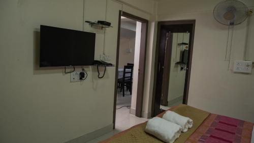 Small Double Room image 10