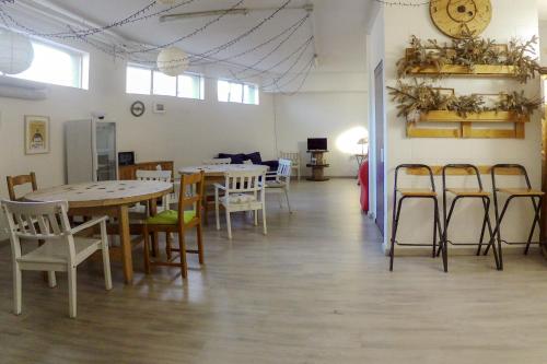 zonă comună salon/TV, La Cordata Accommodation - Woodhouse Bike Hotel in Cinisello Balsamo