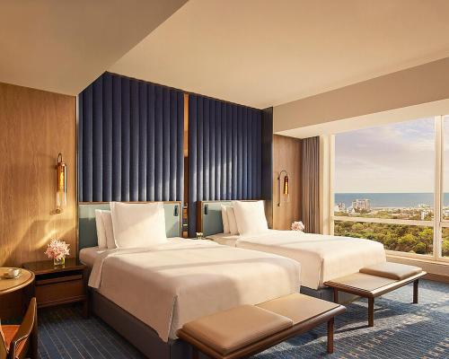 2 twin beds