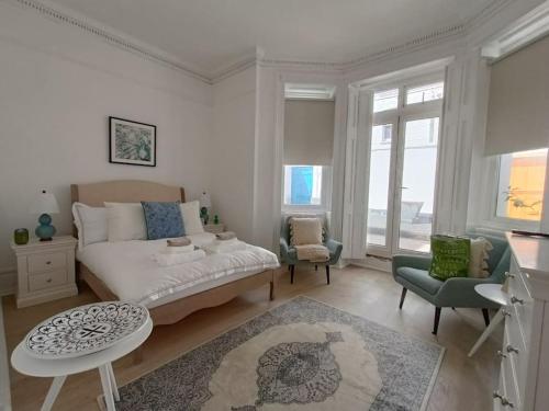 Charming 1 Bed Apartment In Kensington Charming 1 Bed Apartment In Kensington