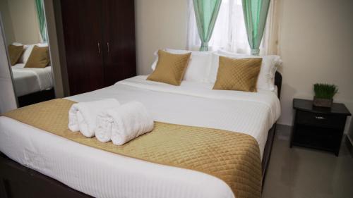 Queen Room image 10