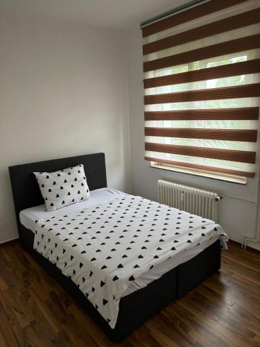 Moderne WG WohngemeinschaftZimmer Wohnung im Stadtzentrum mit idyllischem Garten hinter dem Haus der perfekte Rückzugsort für entspannte Stunden im Ferein