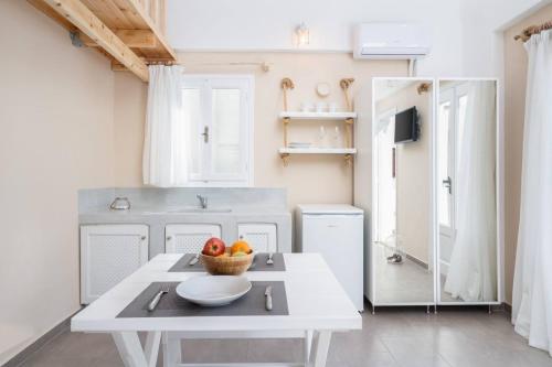 santairini santairini