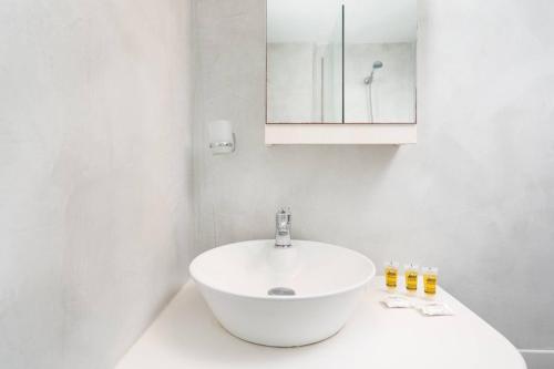 santairini santairini