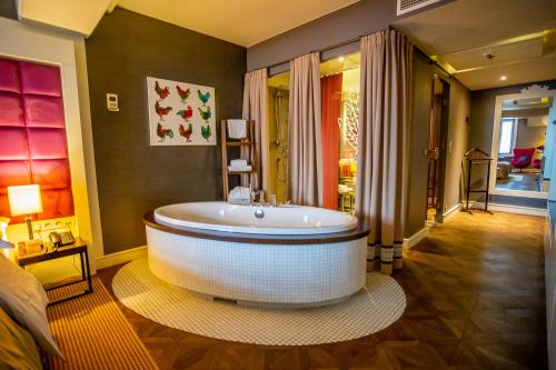 Bristol Tradition & Luxury Hotel in Жешув