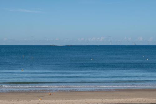 10m de la plage - 2 adultes et 2 enfants - image 4