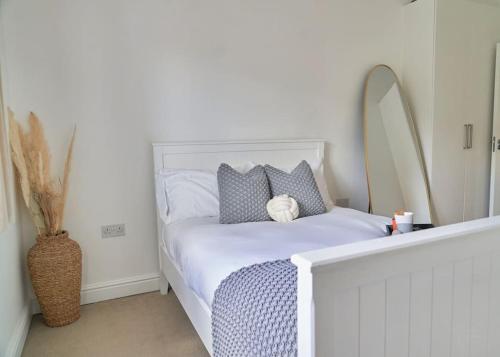 Modern 2 Bedroom Wokingham Apartment, En Suite, Free WiFi, On Site Parking, Guests 4 – khách sạn tại Emmbrook