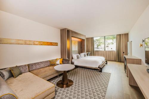 room detail thumbnail 0