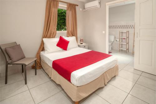 Two-Bedroom House image 8