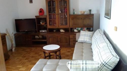 2 bedrooms, 3 beds