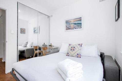 Bondi Getaway - Parking and Walk to the Beach - main image