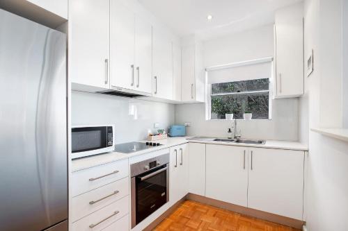 Bondi Getaway - Parking and Walk to the Beach - image 6