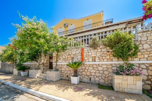 Ilias Apartments 5