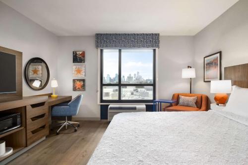 Hampton Inn by Hilton Austin Downtown East Side Room Type - King Room with City View