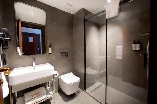 room detail thumbnail 2